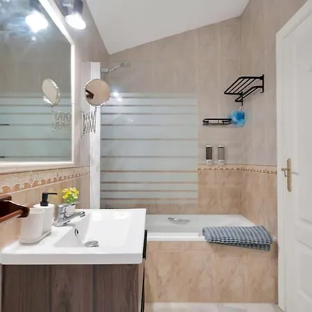 Adosado Con Solarium, Bbq Y Piscina En Las Chapas - Jade 213